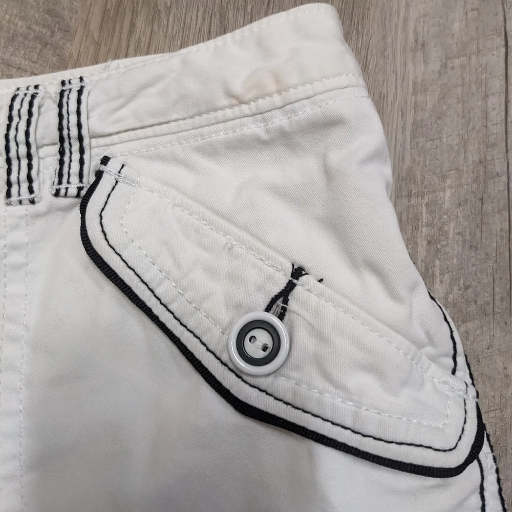 White House Black Market White Shorts black Trim Size 8 - Picture 4 of 10